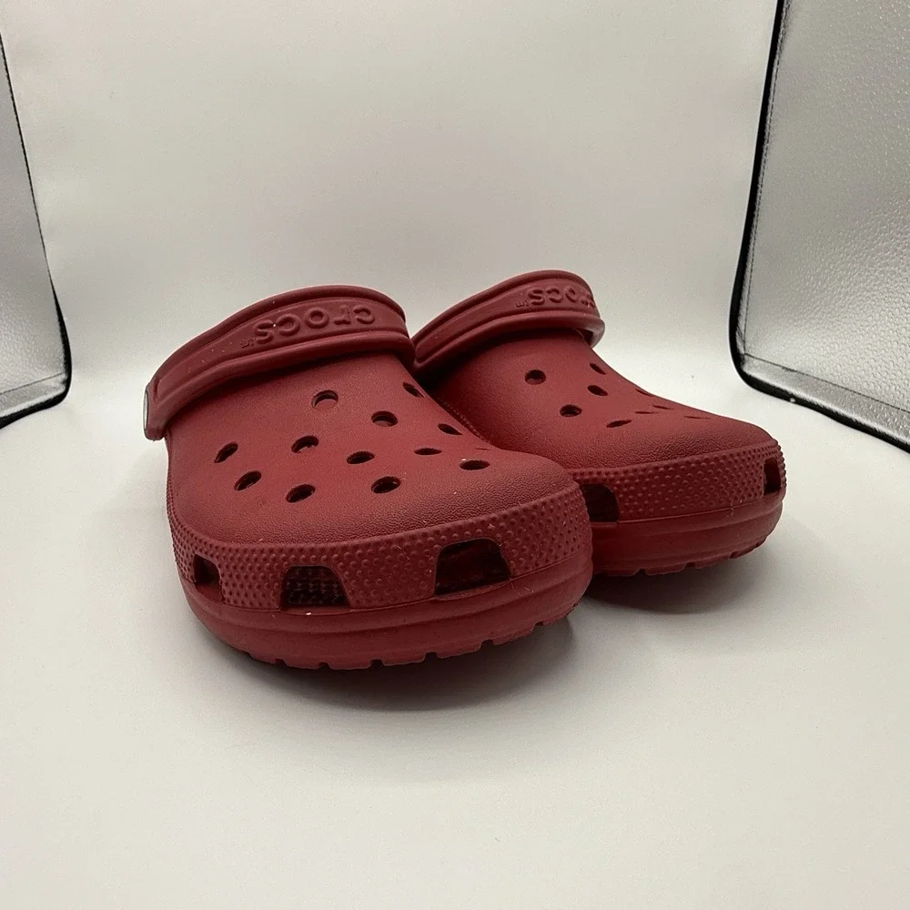 Crocs Classic Clogs Varsity Red Men's 7 / Women's 9 Excellent Condition